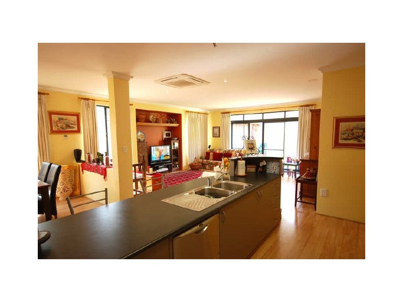 40 Lowan Loop, Karawara WA 6152