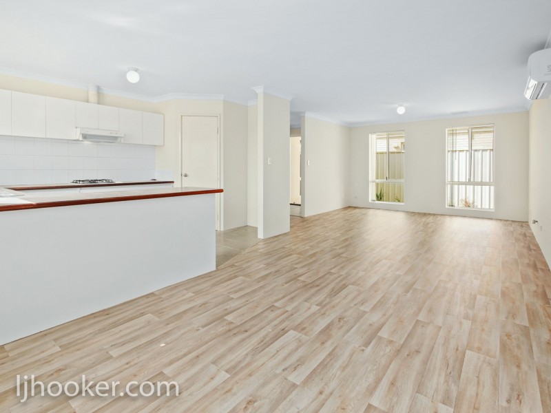 8/2 Hobby Retreat, Queens Park WA 6107