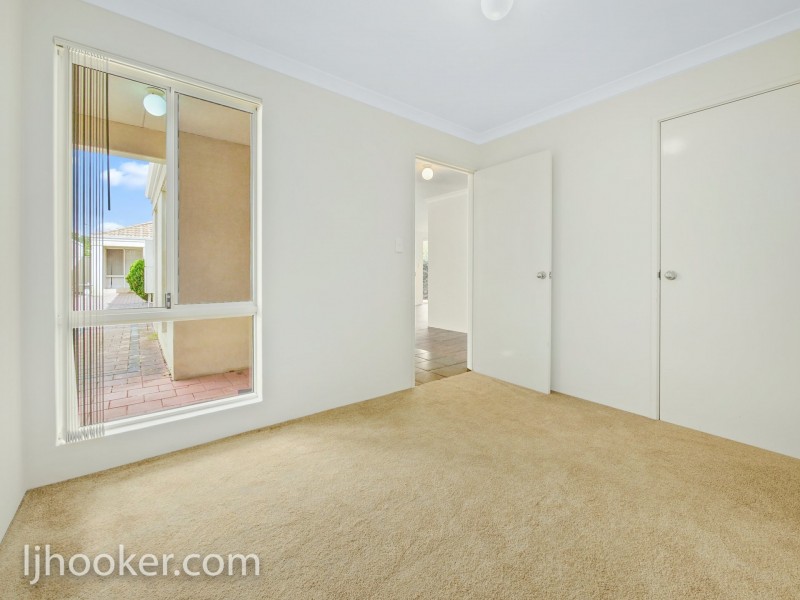 8/2 Hobby Retreat, Queens Park WA 6107