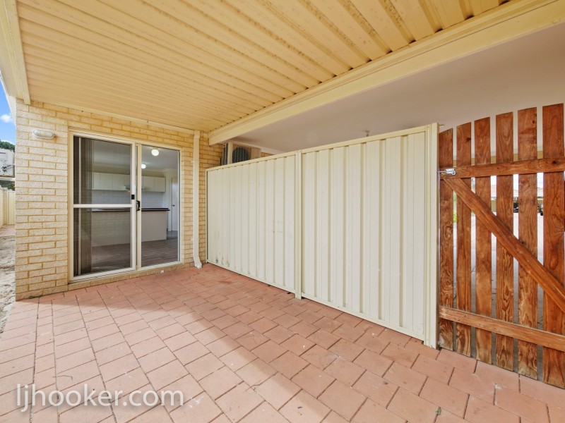 8/2 Hobby Retreat, Queens Park WA 6107