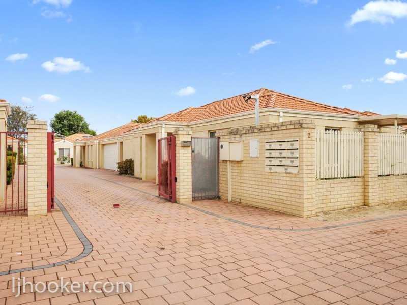 8/2 Hobby Retreat, Queens Park WA 6107