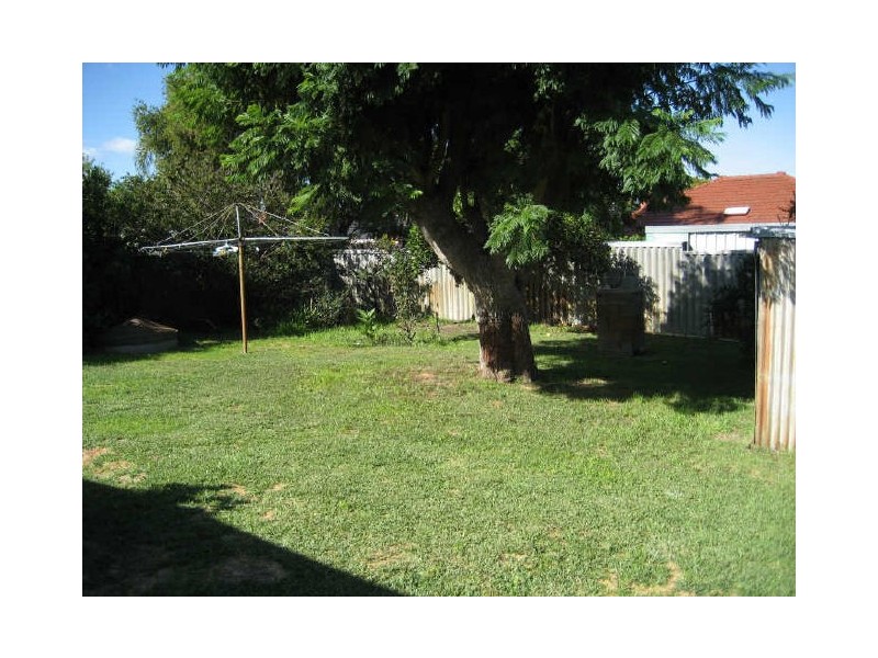 12 Salisbury Street, St James WA 6102