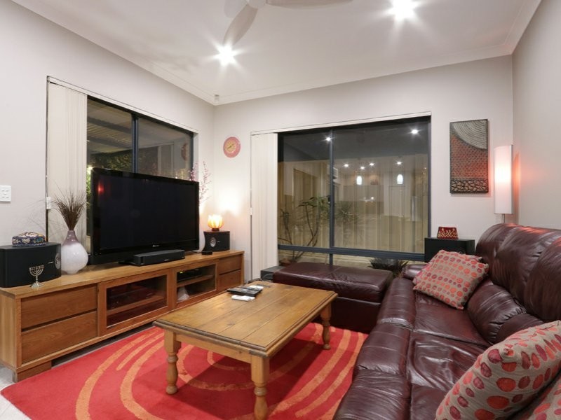 67A Walpole Street, St James WA 6102