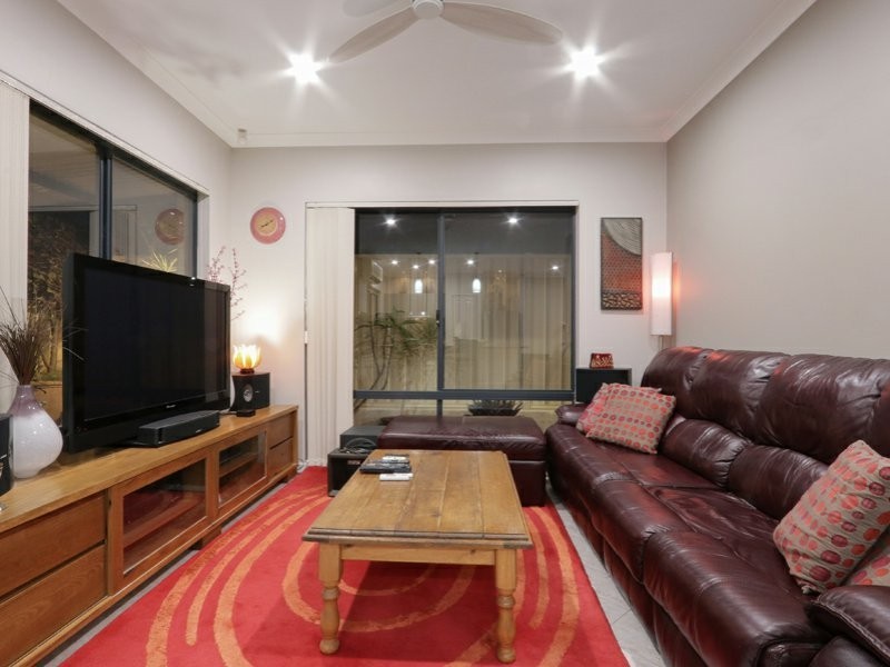 67A Walpole Street, St James WA 6102