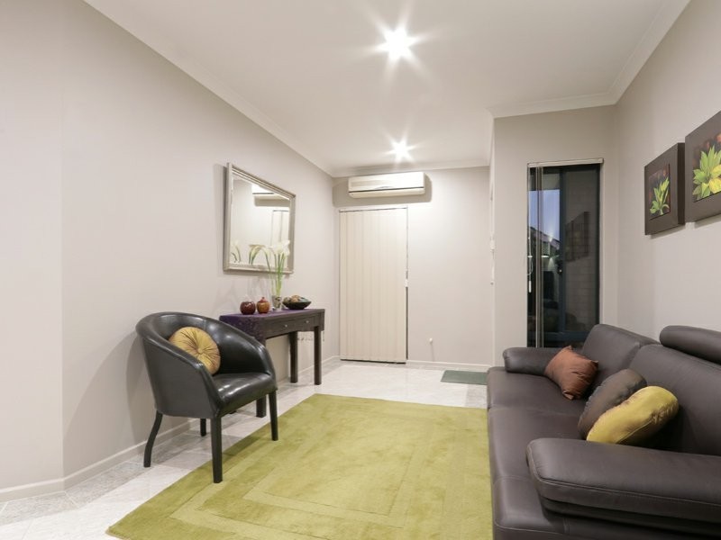 67A Walpole Street, St James WA 6102