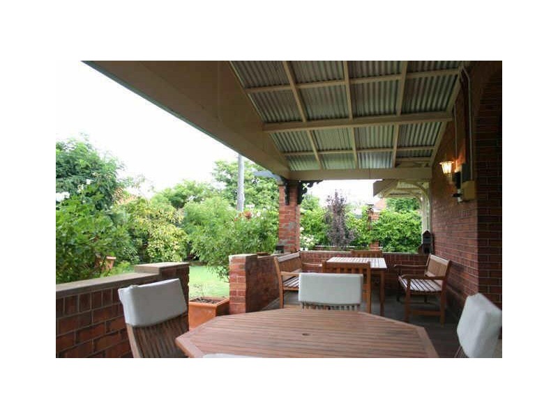 11 Temple Street, Victoria Park WA 6100