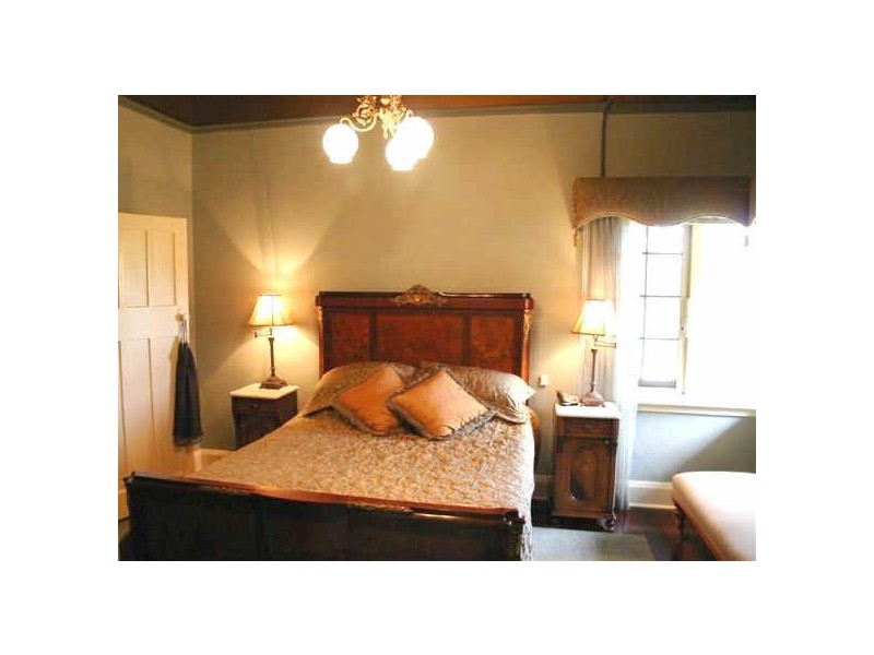 11 Temple Street, Victoria Park WA 6100