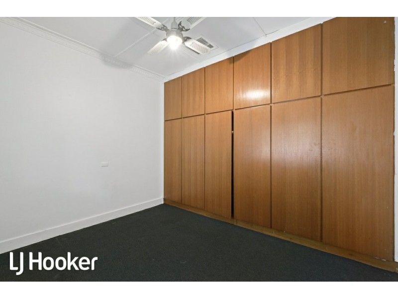 228 Wharf Street, Queens Park WA 6107