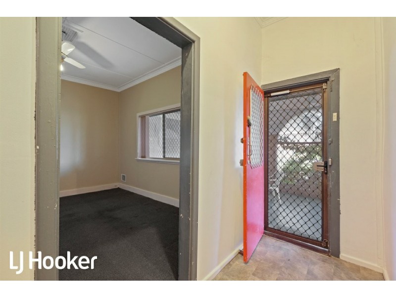 228 Wharf Street, Queens Park WA 6107