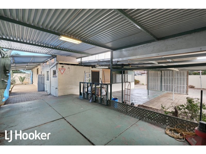 228 Wharf Street, Queens Park WA 6107