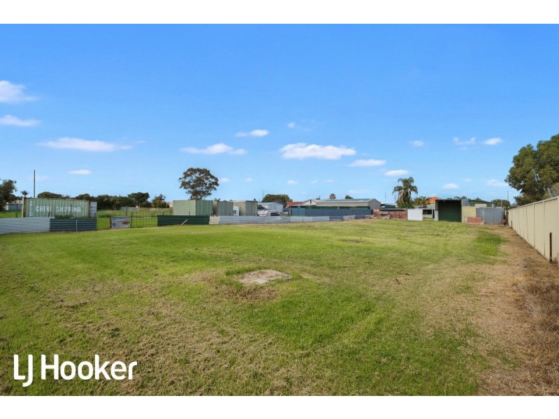 228 Wharf Street, Queens Park WA 6107