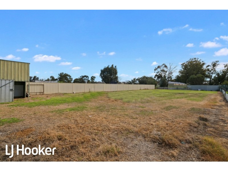 228 Wharf Street, Queens Park WA 6107