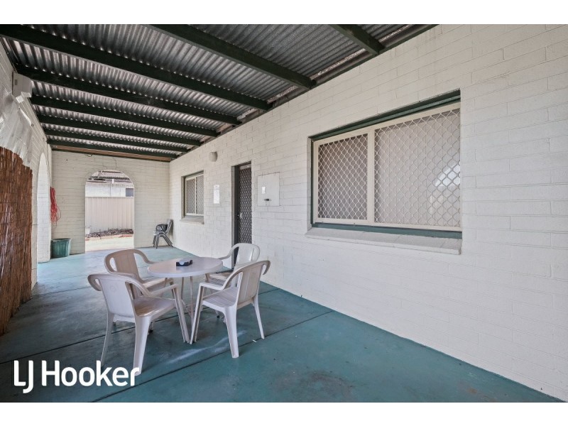 228 Wharf Street, Queens Park WA 6107