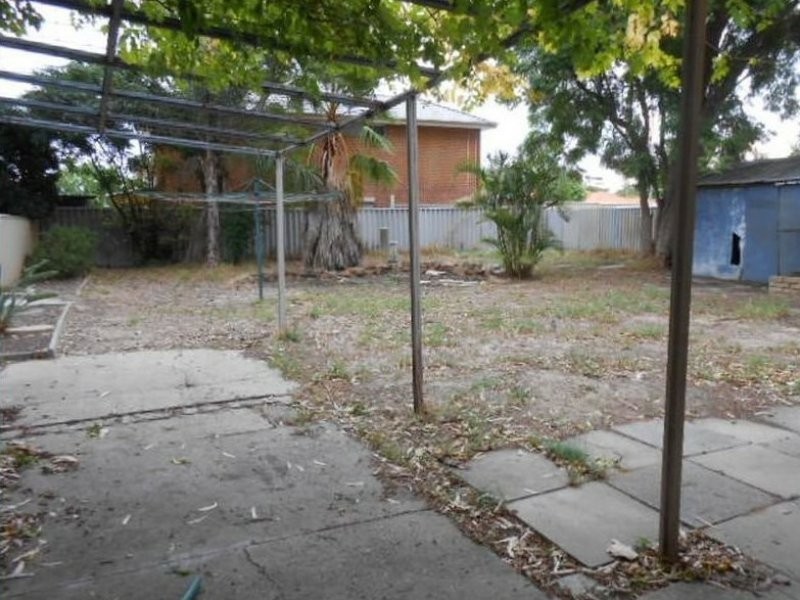 24 Finnan Street, Cloverdale WA 6105