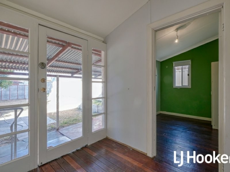 4 Lamb Avenue, Bentley WA 6102