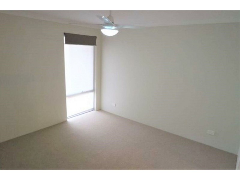 18/12 Loder Way, South Guildford WA 6055