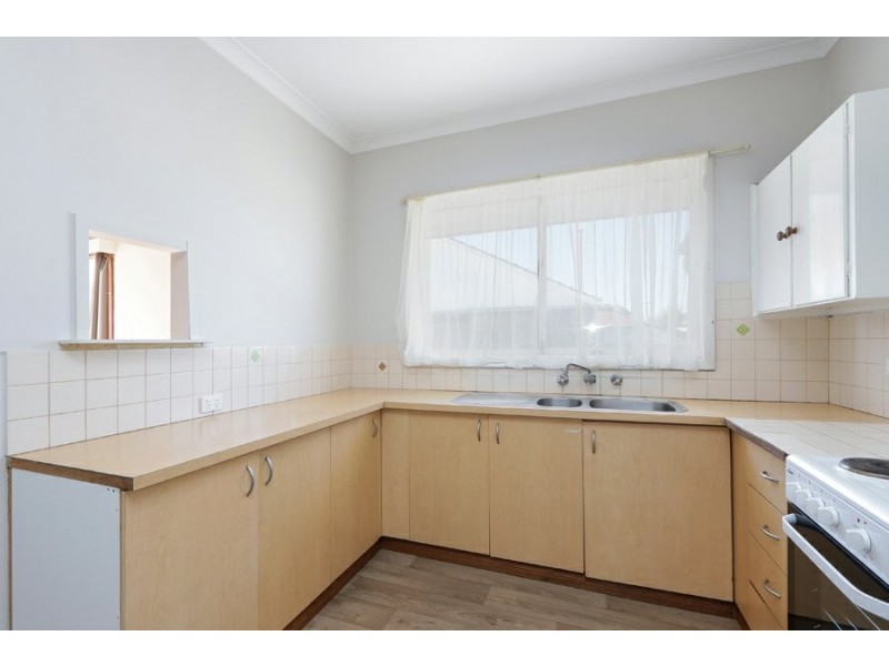 208 Gabriel Street, Cloverdale WA 6105