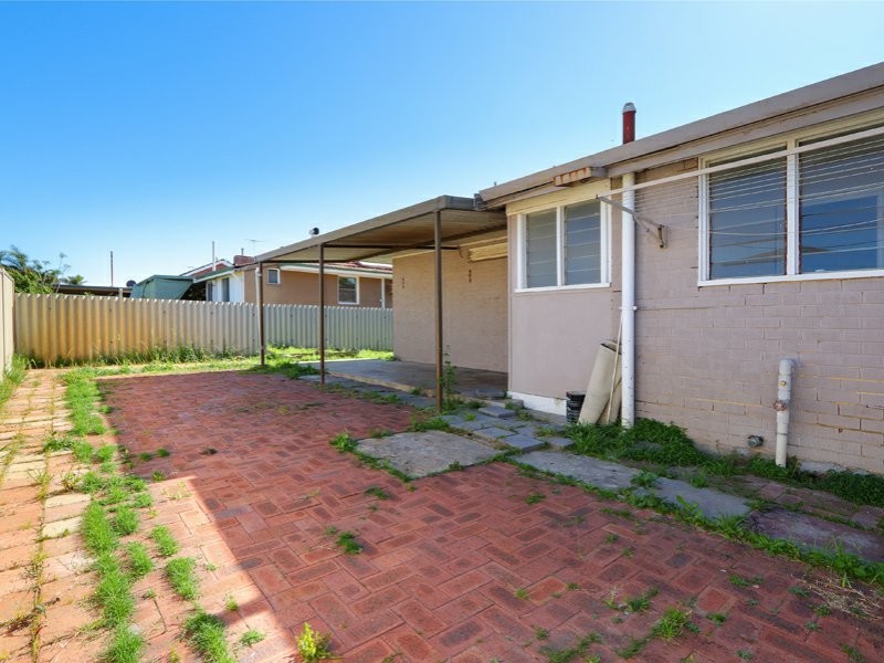 208 Gabriel Street, Cloverdale WA 6105
