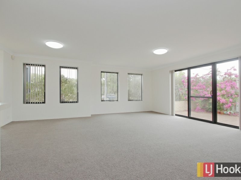1/13 Civic Gardens, Cannington WA 6107