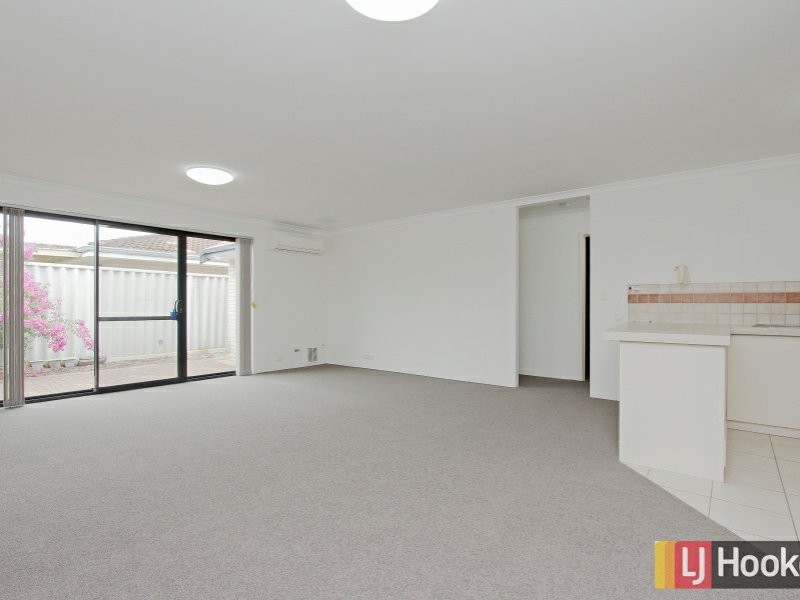 1/13 Civic Gardens, Cannington WA 6107