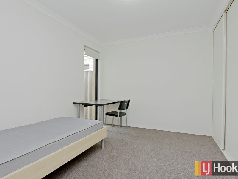 1/13 Civic Gardens, Cannington WA 6107