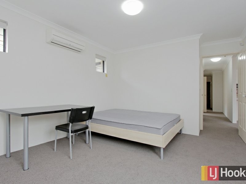 1/13 Civic Gardens, Cannington WA 6107