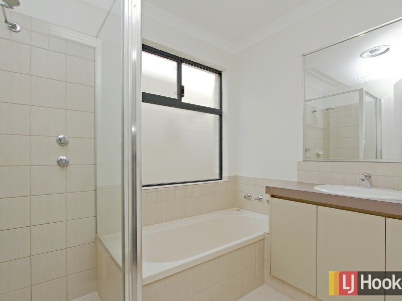 1/13 Civic Gardens, Cannington WA 6107