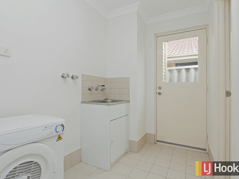 1/13 Civic Gardens, Cannington WA 6107