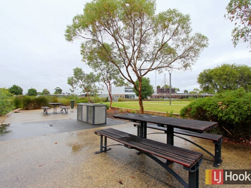 1/13 Civic Gardens, Cannington WA 6107