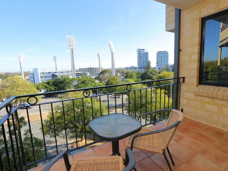 4/16-28 Waterloo Crescent, East Perth WA 6004