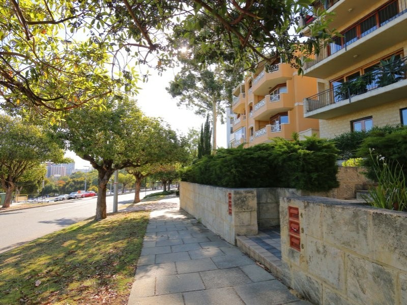 4/16-28 Waterloo Crescent, East Perth WA 6004