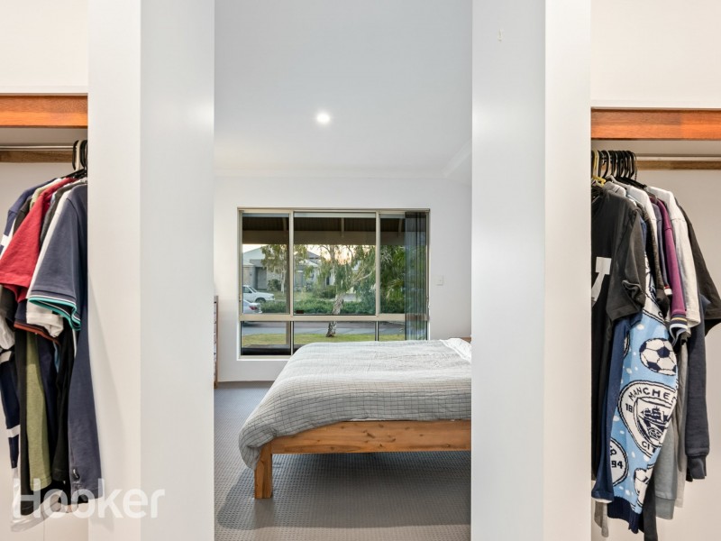 8 Serisier Parkway, Queens Park WA 6107