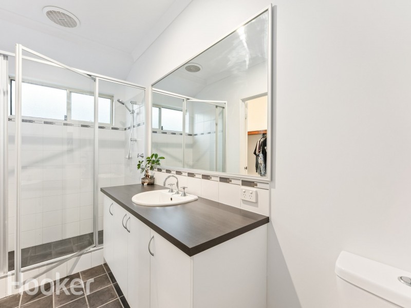 8 Serisier Parkway, Queens Park WA 6107