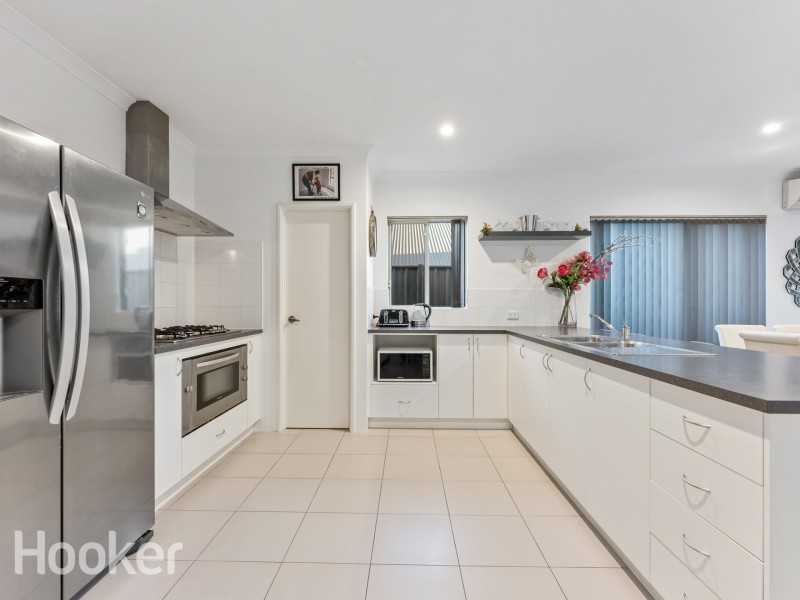 8 Serisier Parkway, Queens Park WA 6107