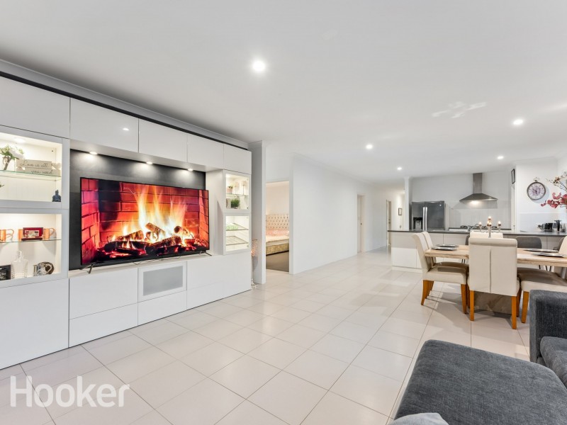 8 Serisier Parkway, Queens Park WA 6107