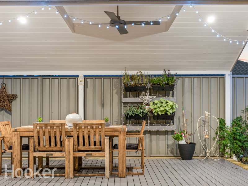 8 Serisier Parkway, Queens Park WA 6107