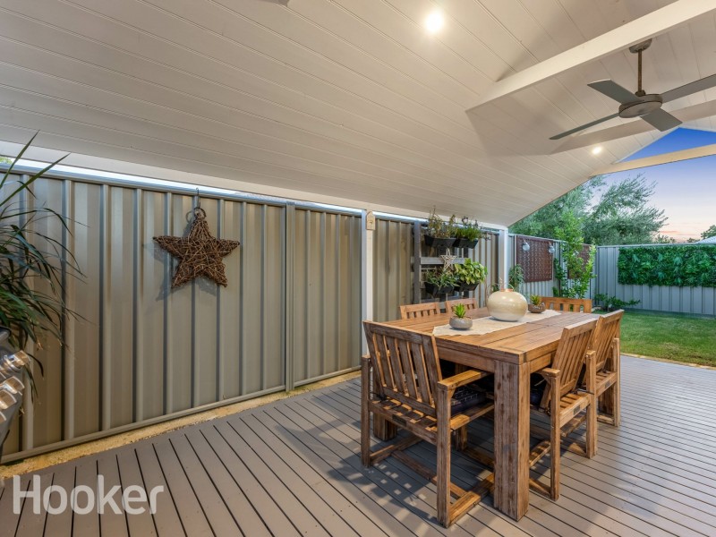 8 Serisier Parkway, Queens Park WA 6107