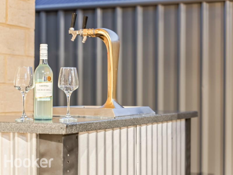 8 Serisier Parkway, Queens Park WA 6107