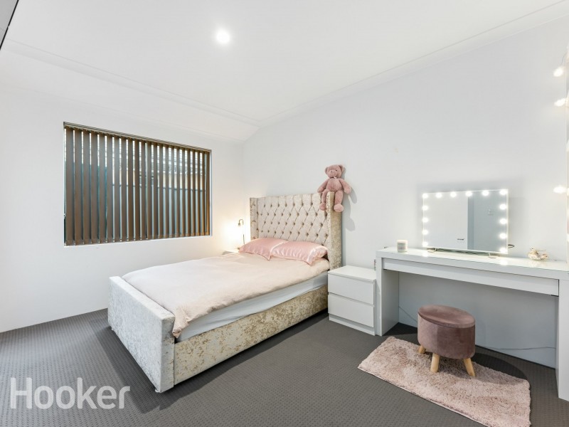 8 Serisier Parkway, Queens Park WA 6107