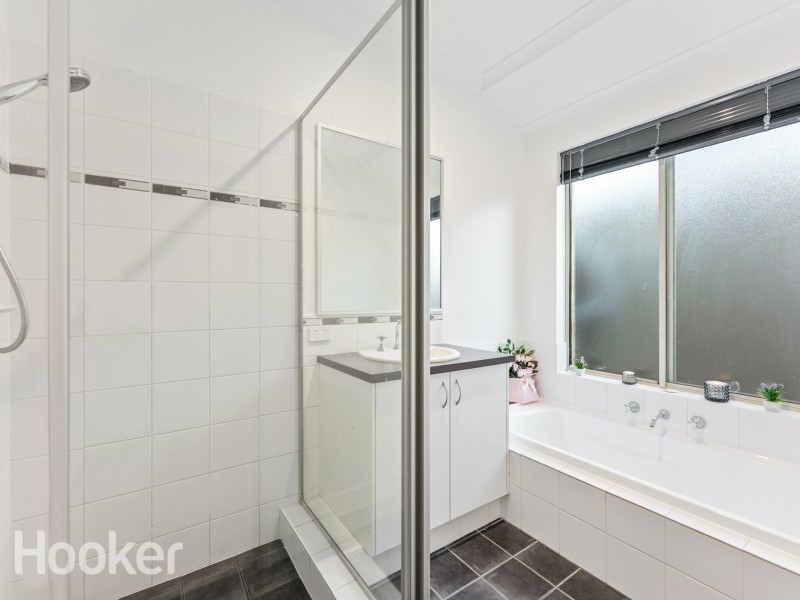 8 Serisier Parkway, Queens Park WA 6107