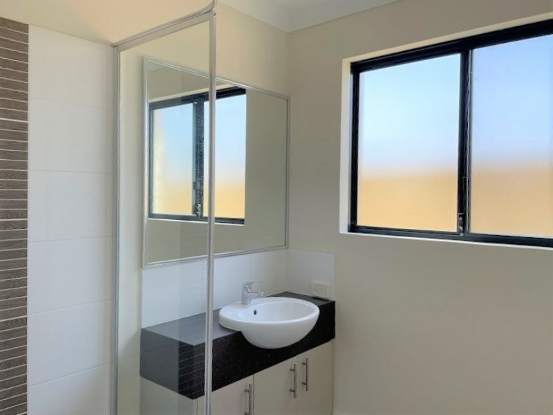 35 Mariposa Gardens, Success WA 6164