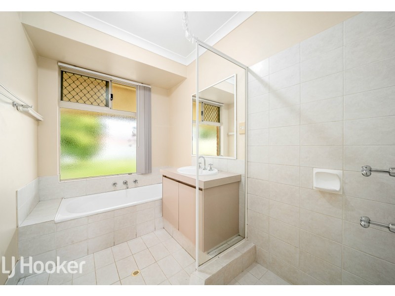 17 Lansing Street, Queens Park WA 6107