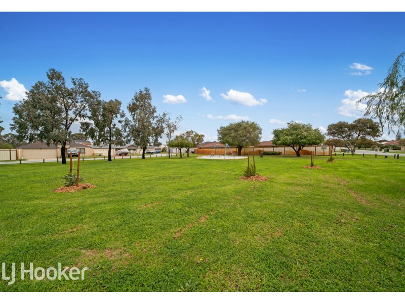 17 Lansing Street, Queens Park WA 6107