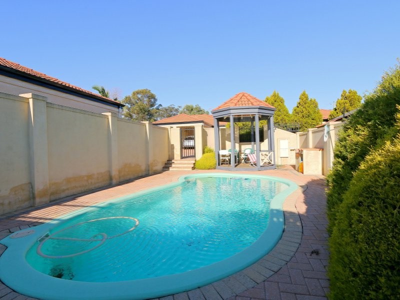 8/6 Warwick Street, St James WA 6102