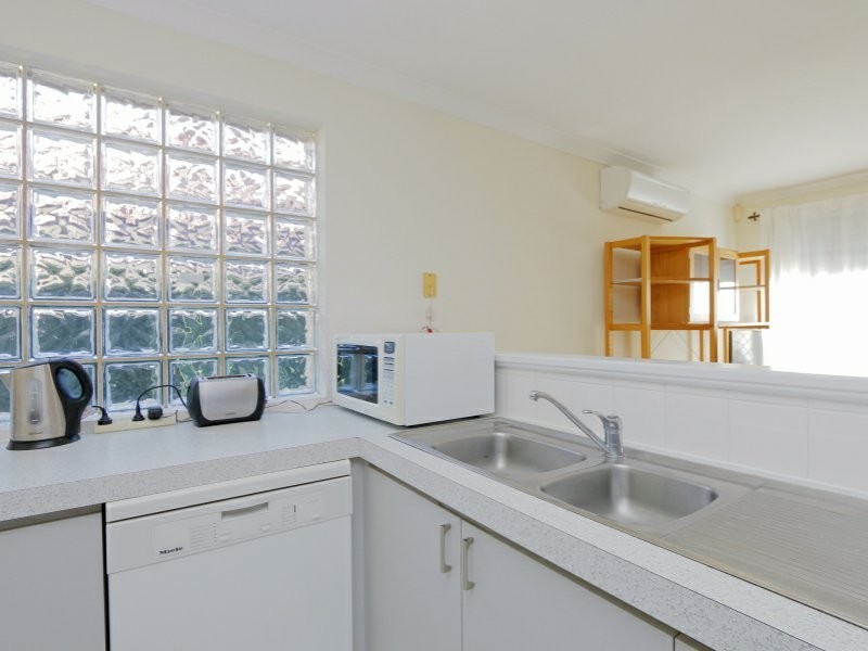 8/6 Warwick Street, St James WA 6102