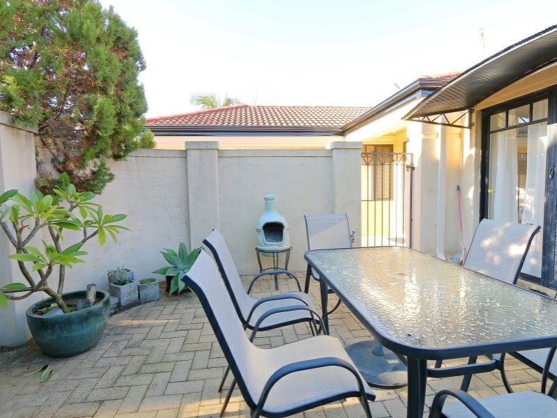 8/6 Warwick Street, St James WA 6102