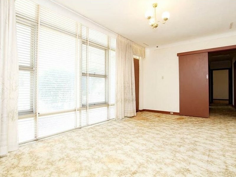 79 Pearl Road, Cloverdale WA 6105