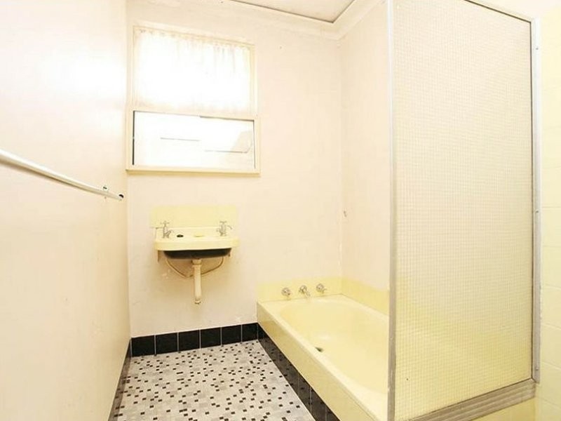 79 Pearl Road, Cloverdale WA 6105