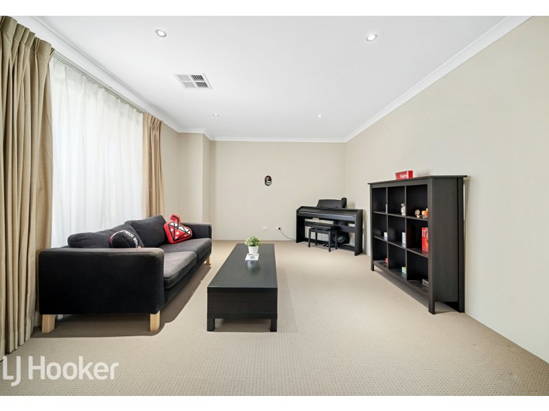 21 Stainsby Turn, Canning Vale WA 6155