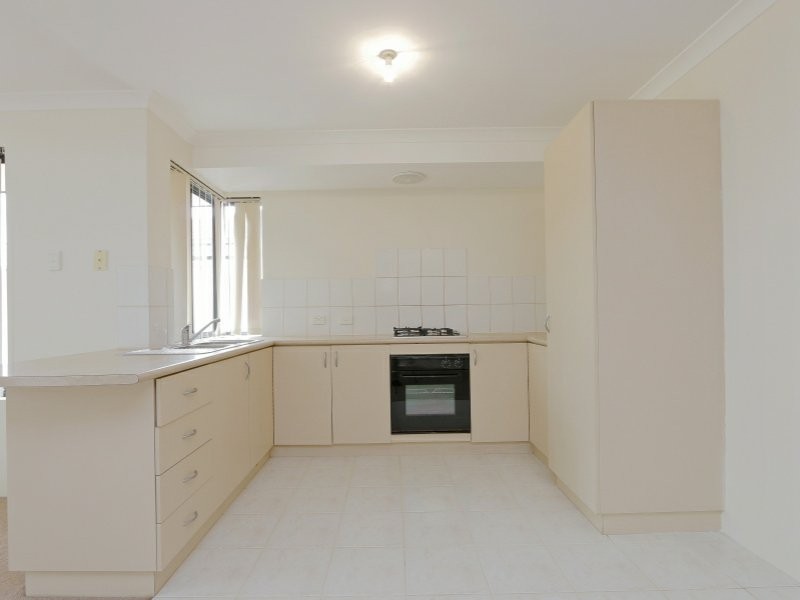 2/14 Crawford Street, Cannington WA 6107